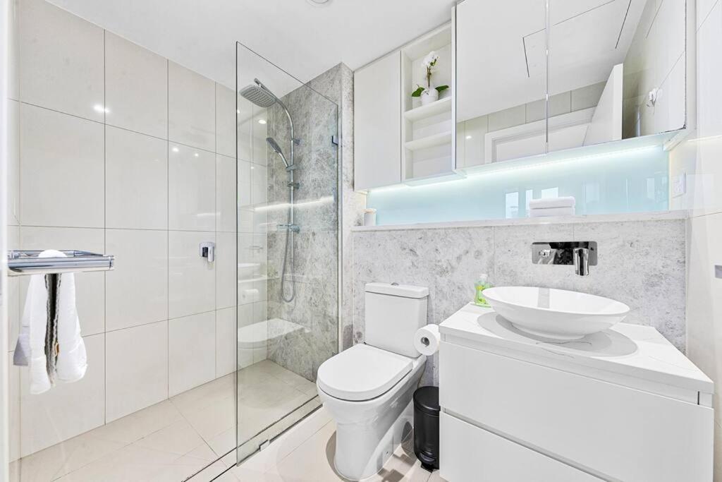 Two Beds Water&bridge View 9th Lv Masterpiece Holi Sydney